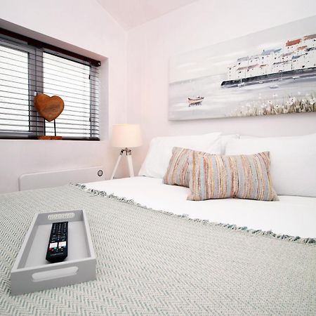 Coastal Penarth Dream! Close To Cardiff Superb Location Near Bars And Restaurants! Dog Friendly And Welcome Breakfast Pack! Esterno foto